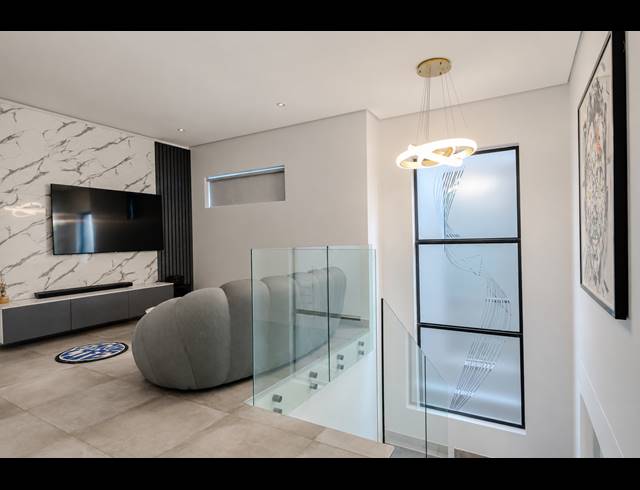 4 BEDROOM CLUSTER TO LET IN BRYANSTON EAST